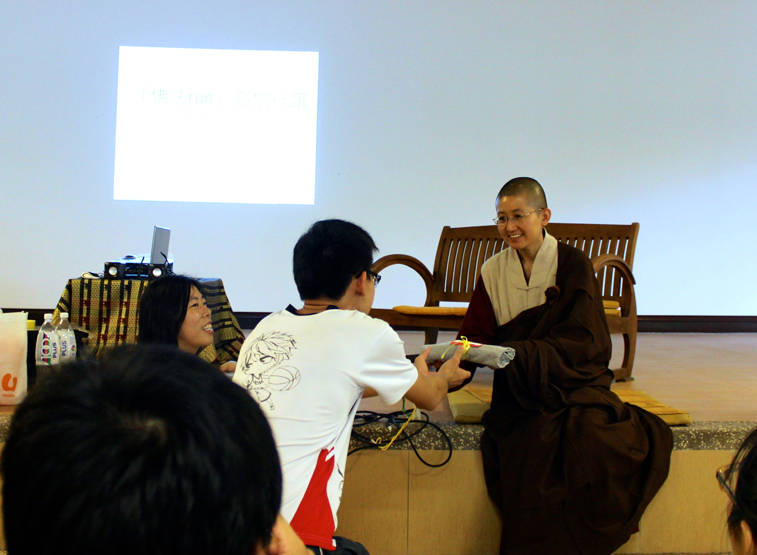 20150411 全程保持正念者，獲得籌委準備的精美禮物，以作獎勵。