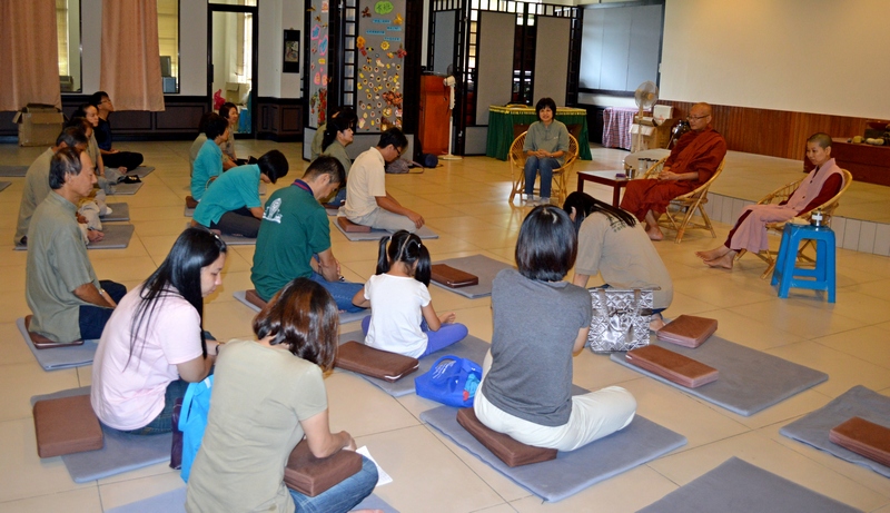 20131013 3班同學於講堂進行結業禮。