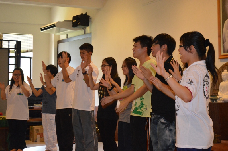 20131020 沙大生們也呈獻歌曲。