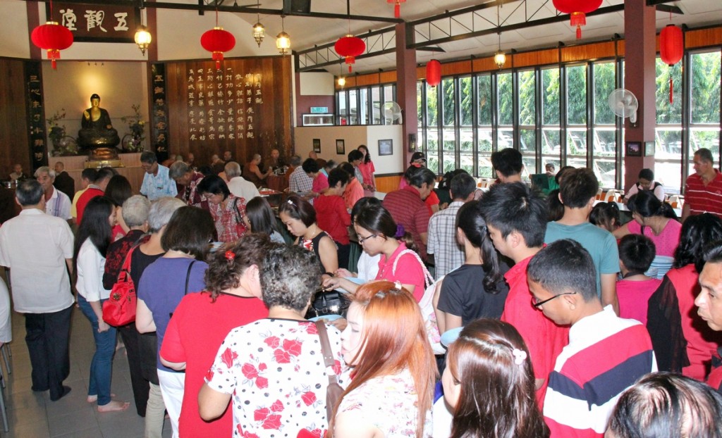 20140131接著，大眾於五觀堂享用美味的素食午餐。