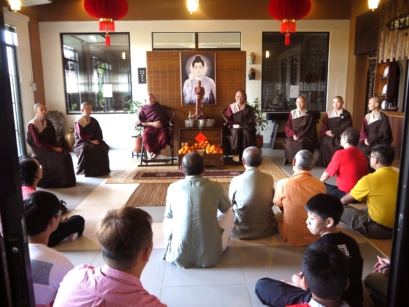 20140131甲午年大年初一，居士們於早餐後向僧眾拜年祝賀。之後，住持詢眾要求給以新春吉祥開示。