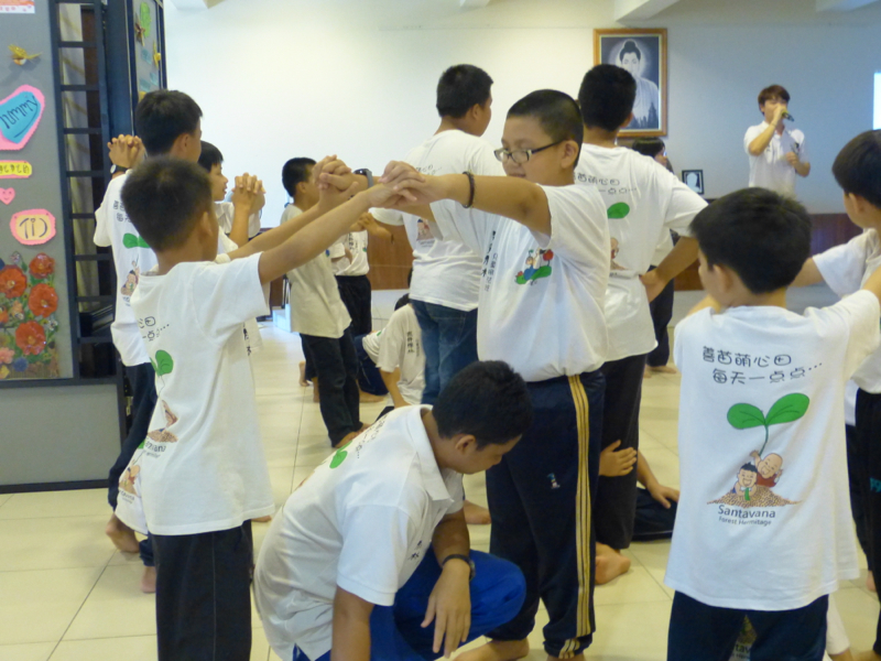 20140302兒童們歡喜參與群體活動。