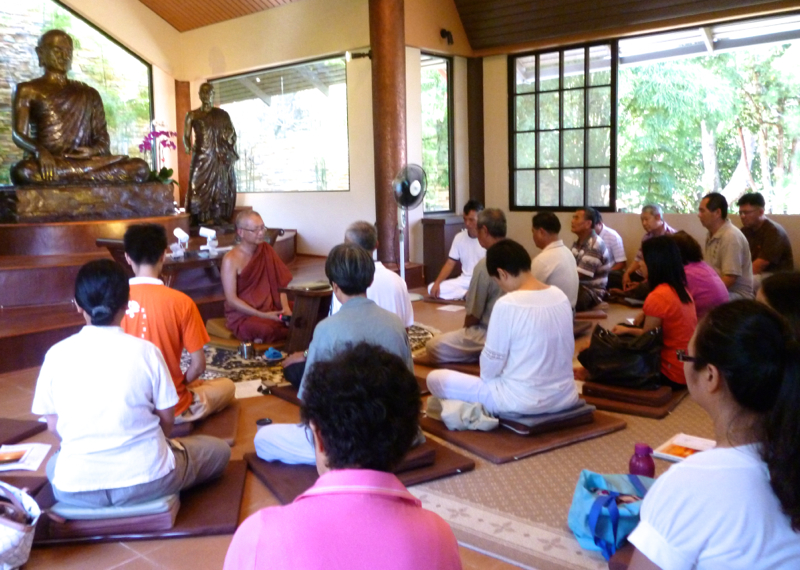 20140302佛法開示後，泉平長老領眾靜坐。