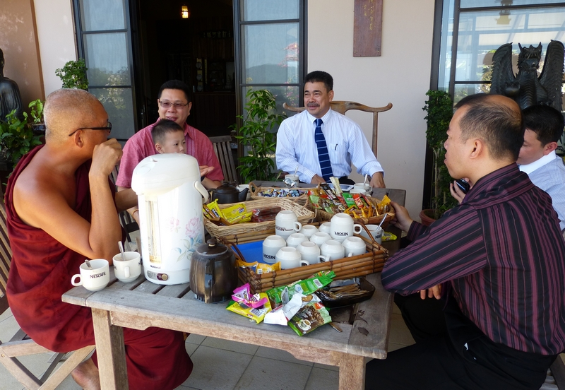 20140422陳本新副警監等人與監院在心曠樓品茗。