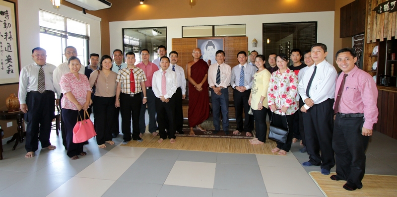 20140422聆聽開示及接受頌經祝福之後，眾人於茶坊合影。