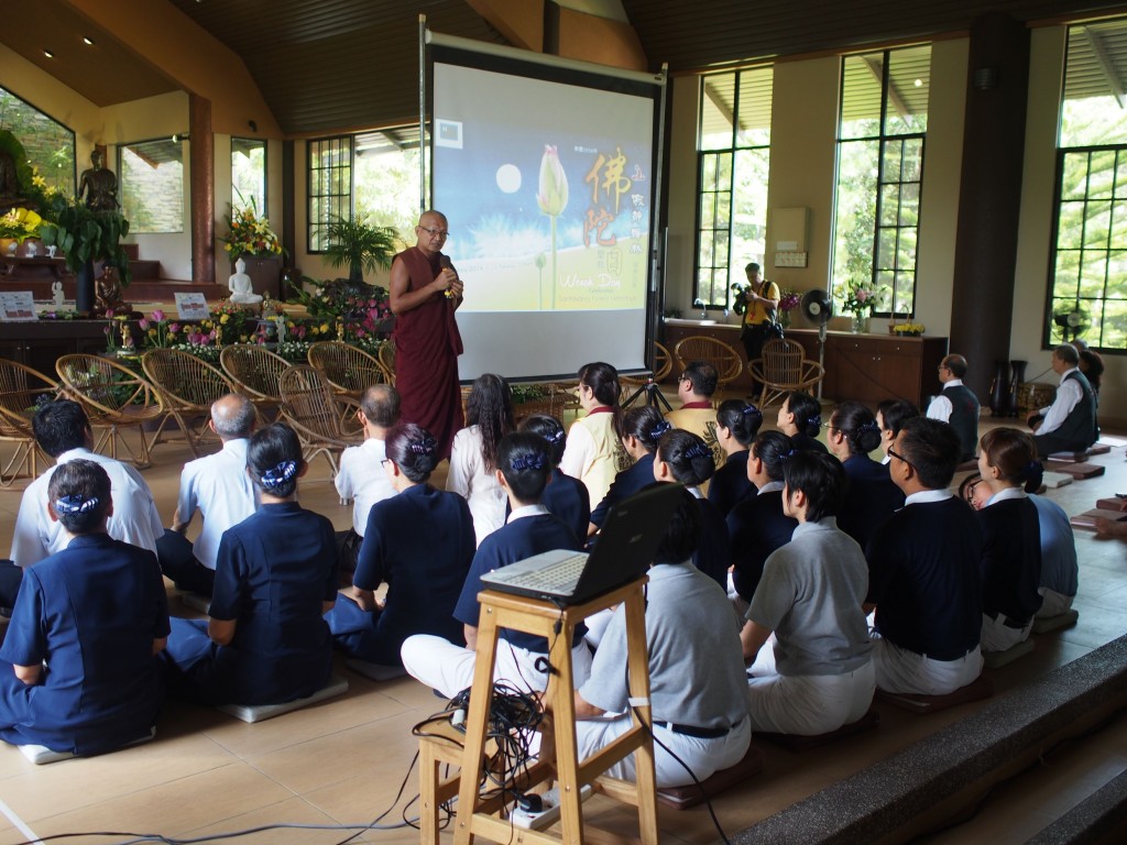 20140513監院泉平長老向眾人講解佛陀日的意義。