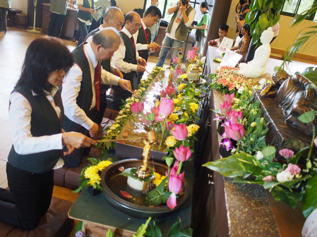 20140513護法會老會長夫婦及寂仁會長，寂緣副會長及此次活動籌委會主席漢祥居士也一起浴佛。
