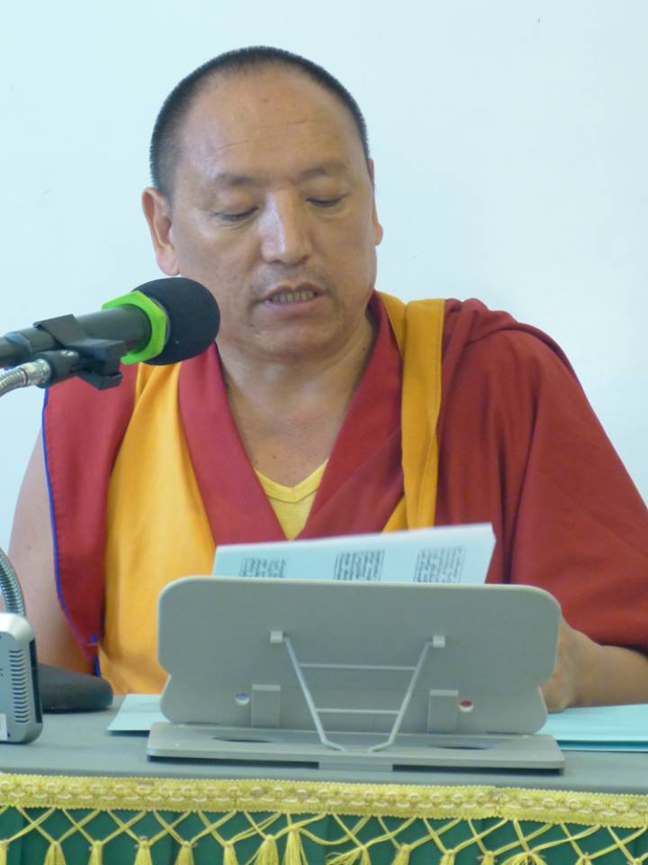 20140701印度宗薩佛學院（Dzongsar Institute ）卸任院長–堪布蔣揚羅主講《俱舍論》。參考課本是「世親密意莊嚴」。