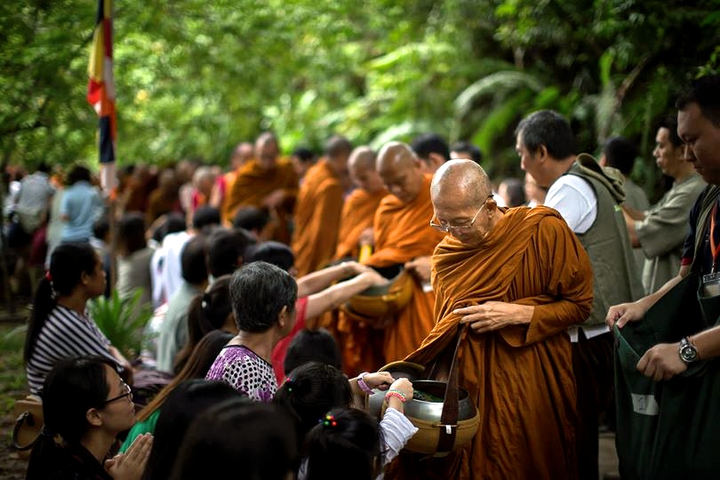 20140817以恭敬心供僧。