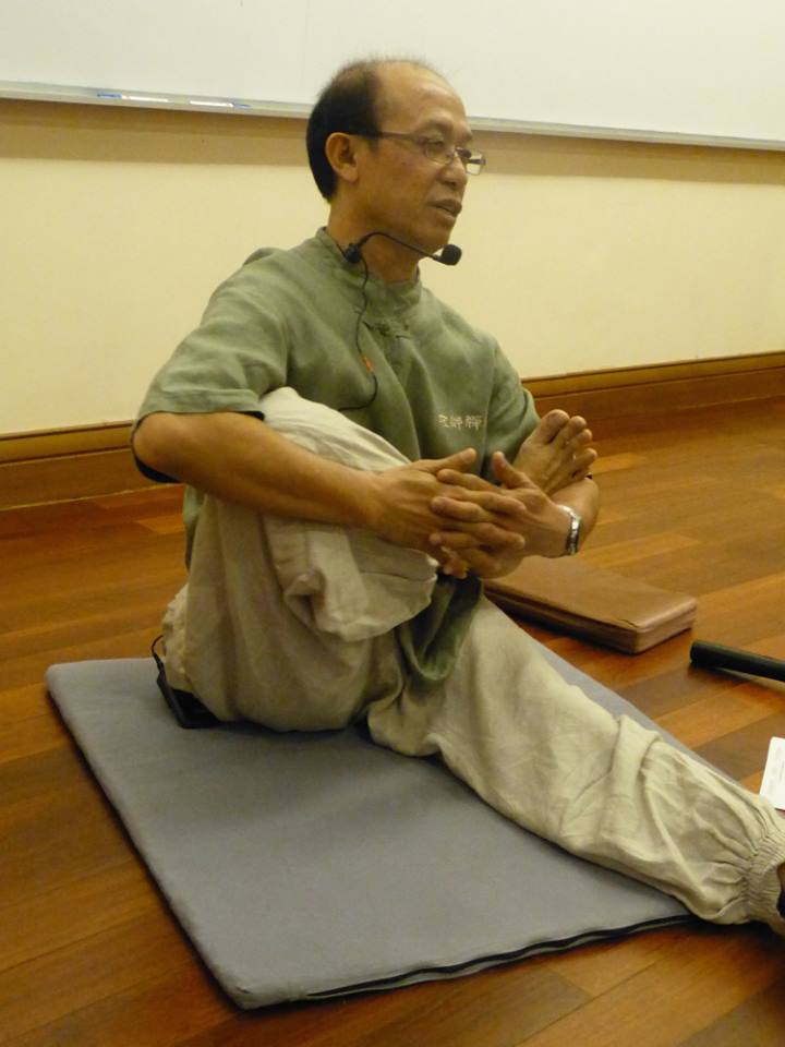 20140705-26日寂緣居士指導yoga。
