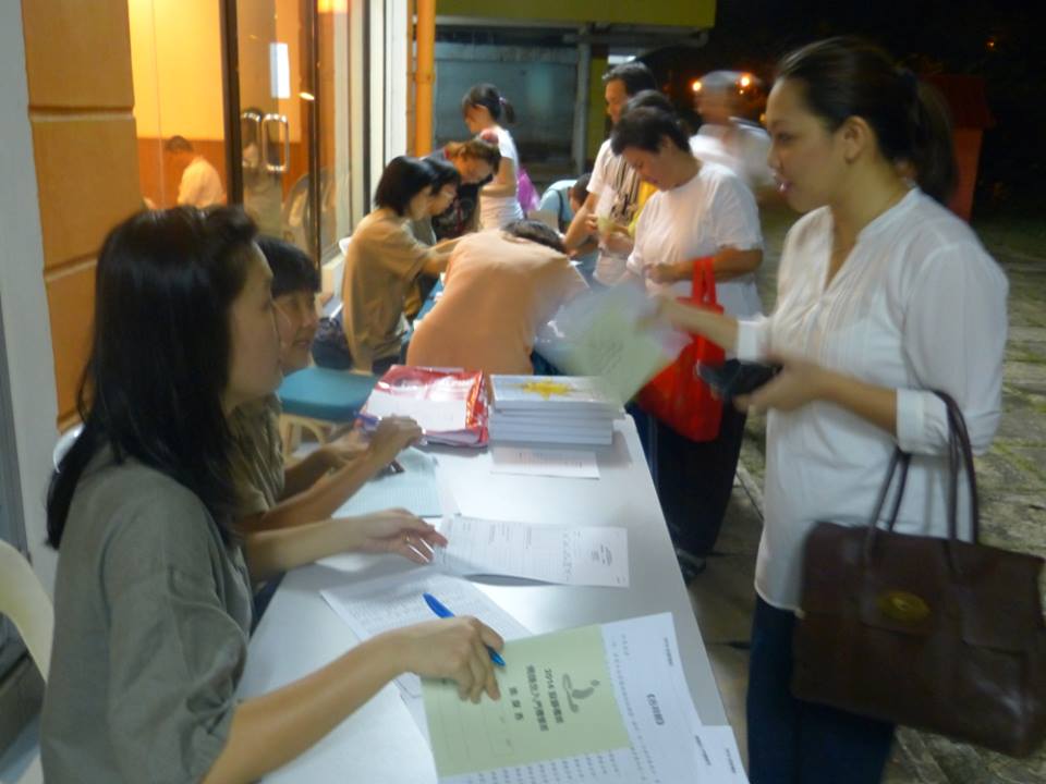 20140705-26日「佛隨念」禪修班報到一幕。