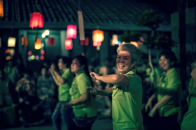 20140913一群來自斗亞蘭的前輩們歡喜為大家呈獻熱舞「日本扇子舞」及「小蘋果」。[此相片由李涵威醫生攝]