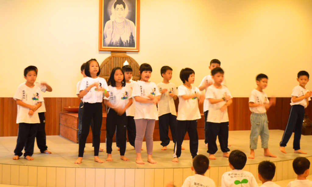 20141019中班孩子們呈現「螢火蟲」手語歌曲。