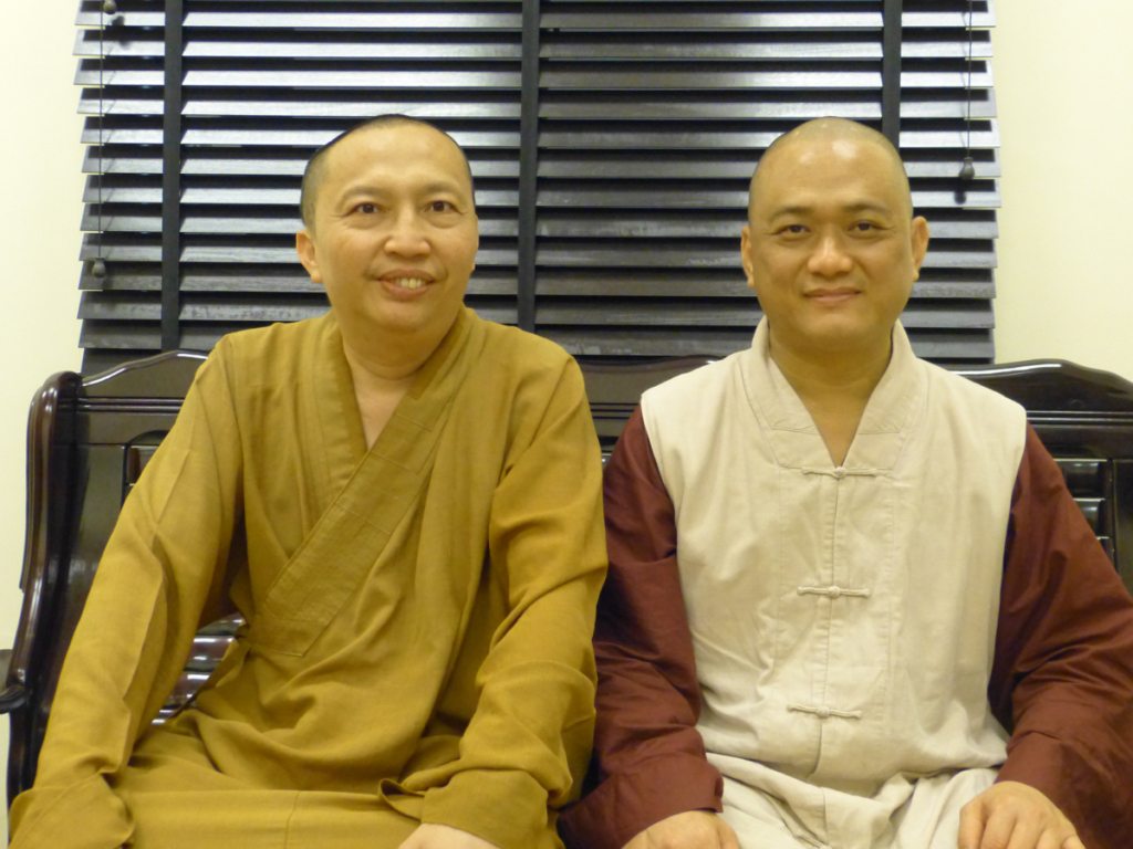20141122 與惠謙法師（台灣桃園新屋興善寺住持）攝於慈音寺。