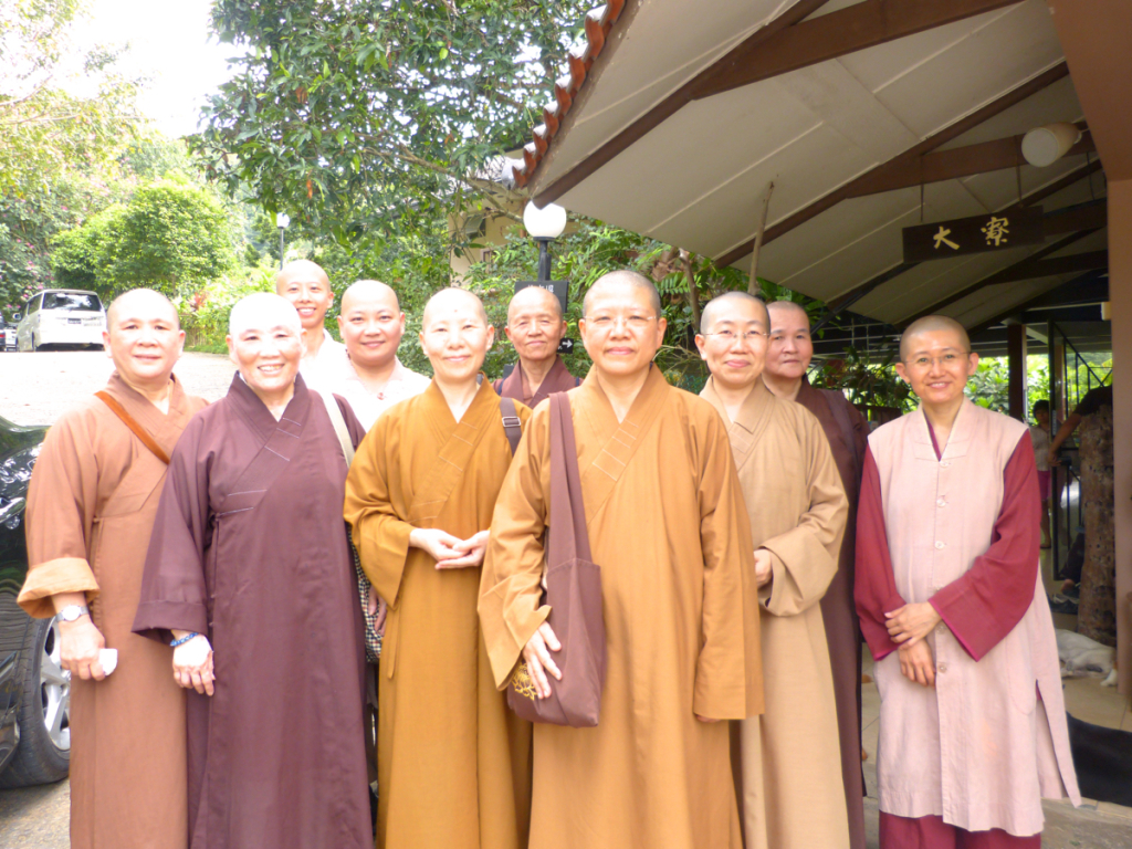 20141124諸台灣比丘尼們初訪寂靜禪林。