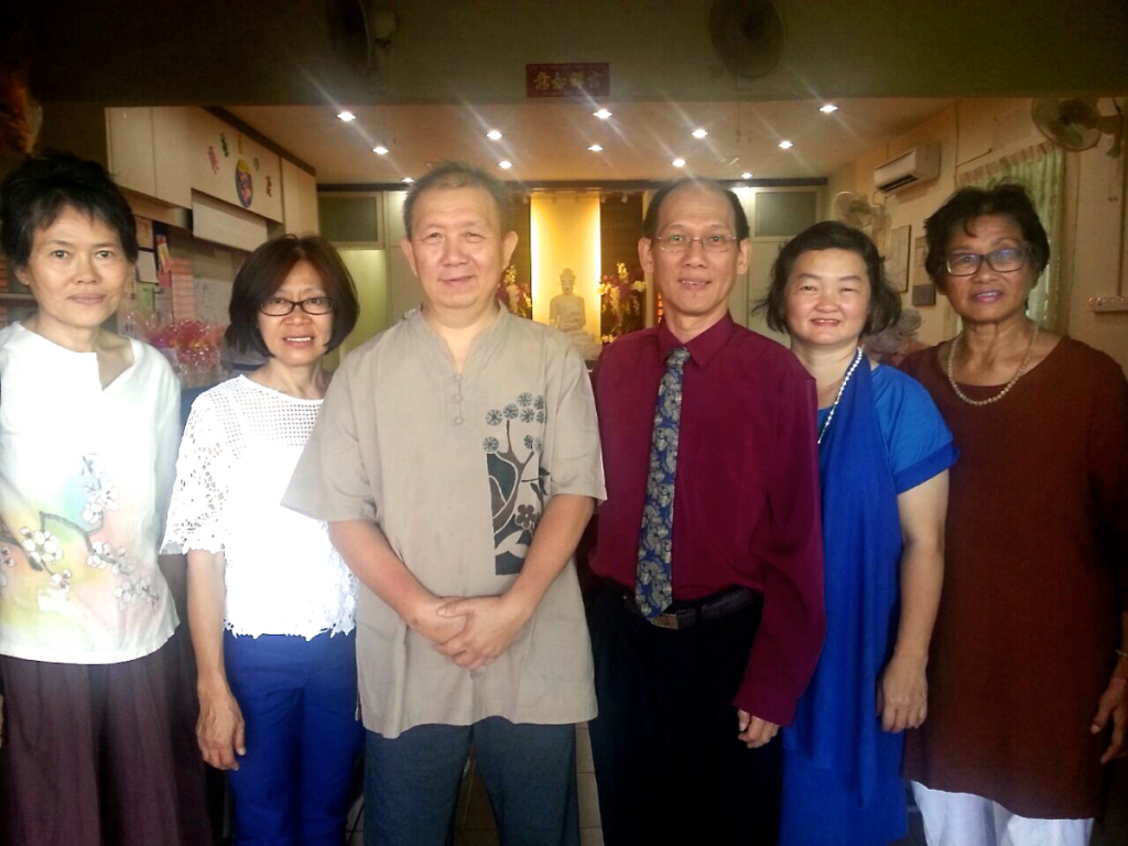 20141109寂靜禪林老會長黃金正伉儷、靜華居士及顯惜居士也前往觀禮。圖左起為:靜華居士、靜真居士、寂正居士、史滿居士伉儷及顯惜居士。