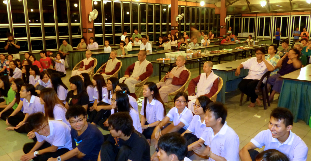 20141231輕鬆的餘興節目讓大家感受溫馨的氣氛。