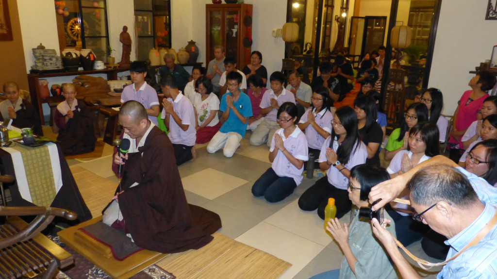 20141231阿闍梨開示後也帶領大家懺悔和修慈念。