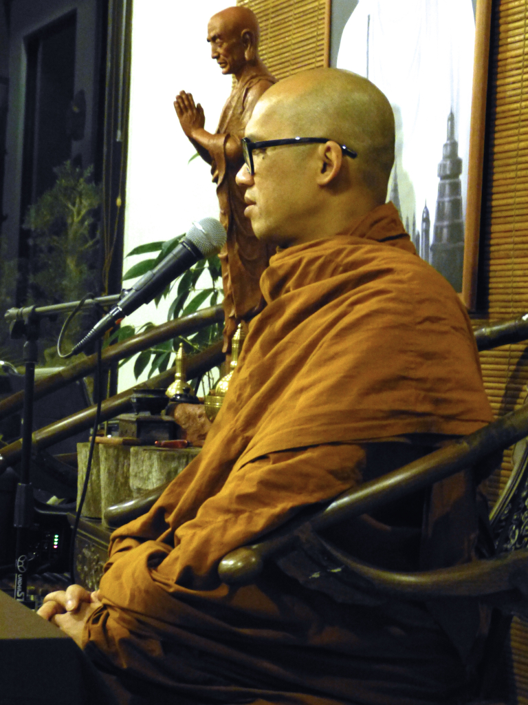 20150105 長老也與大家分享本身跌傷的經歷和心態的轉變，勉勵大家在生活中面對的考驗時要改變思考模式，提起基本正見，安頓、確定自己的心，勇於承擔果報，不埋怨及對自己的行為負責任。