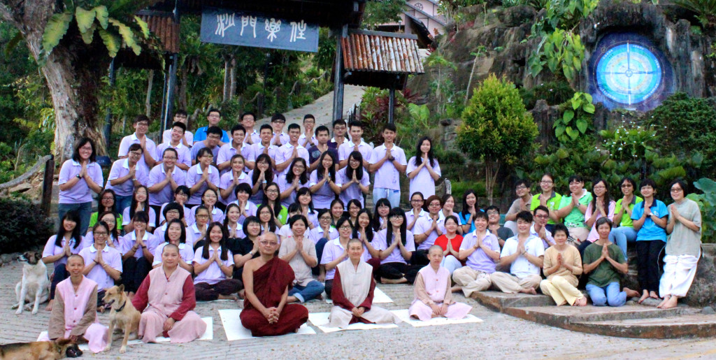 20150307與僧眾們合影。