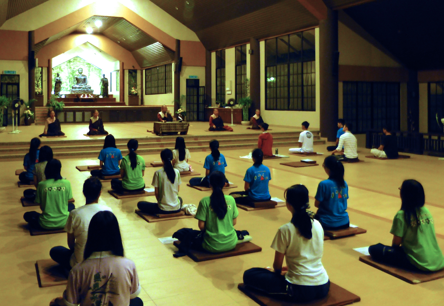 20150509 開印阿闍梨早課誦經結束之後，指導禪修。