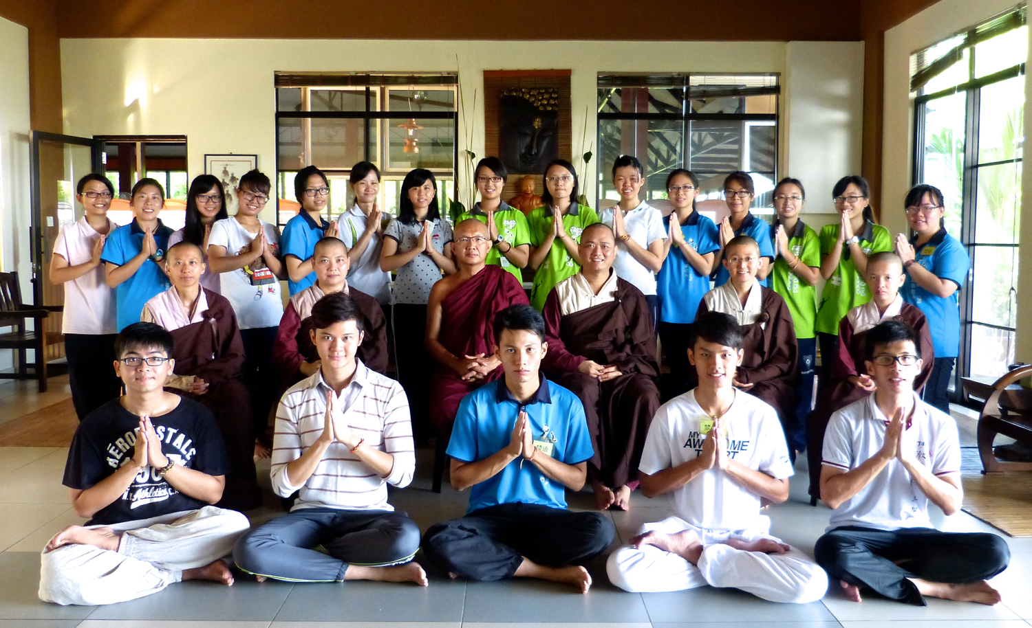 20150509 早餐後於客堂合影。