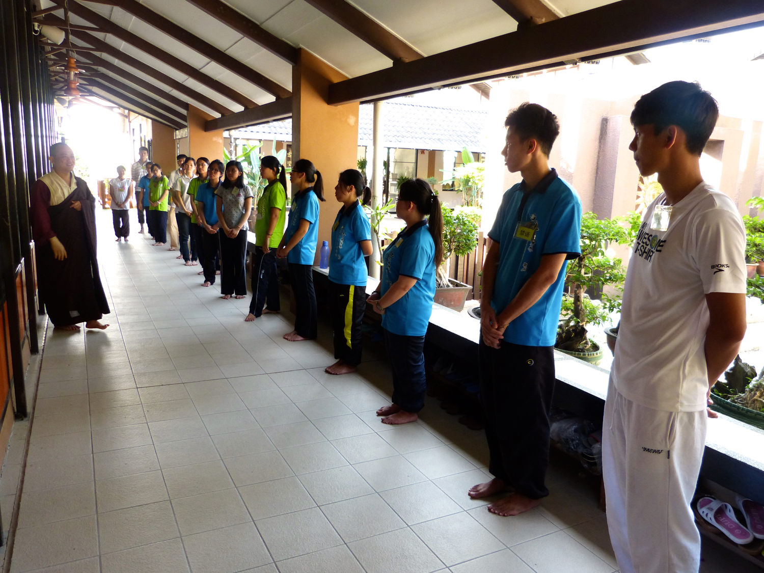 20150509 行禪之前，開印阿闍梨先指導學員們方法。