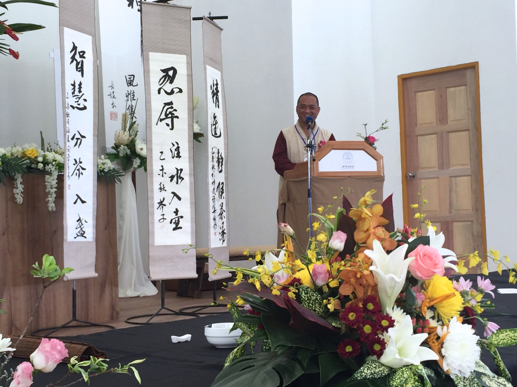 20150905 開印阿闍梨也在序幕禮上致詞說這次的禪風雅集配合書畫展相信在林夢是一個創舉。今天看見很多書藝界的代表，無論汶萊、砂拉越、沙巴，這些代表的到來表示說給以林夢佛教會一個大力的支持。禪風雅集就表示說用禪跟藝術的的結合而展現具有佛教的禪風的一種藝術。 在中國歷史上，從唐宋以來，中國藝術就已經很難擺脫跟中國禪宗的關係。無論表現在唐詩宋詞，還是在中國文學，在書法上、在繪畫上、在花藝上、乃至在華樂上、乃至在我們的穿著上、乃至在我們的生活上，所以中國禪宗最高的境界，禪即是生活。 我們今天能夠聚集在一起，開印阿闍梨由衷的期盼林夢佛教會，當硬體設備告一段落之後，接續下來，應該是在教育上多辦活動，多回饋社會，尤其是內部的培訓、人才的培訓。人能弘道，非道弘人，以人的培訓扎根。因為佛陀說，正法的久住，要一代一代的傳下來，主要靠行法有情。所謂的行法有情就是對於法益的研究，對於法的實踐。一種是知識性的，一種是經驗性的，知識和經驗的解行並重，而一代一代的傳下來，這個就是佛法與世間的一個結合。 所以當佛教會成立之後，除了內部培訓人才，還要結合社會各個行業、領域、精英份子，不論從事哪一個行業，相信佛教能像一個虛空一樣，都能包容接納。無論佛教的什麼宗派，各領域的專家，佛法和世間都做一個很好的橋樑。所以深深的祝福，林夢佛教會硬體設備告一段落之後，在長謙法師的帶領之下，天天都有進步，祝福大家！