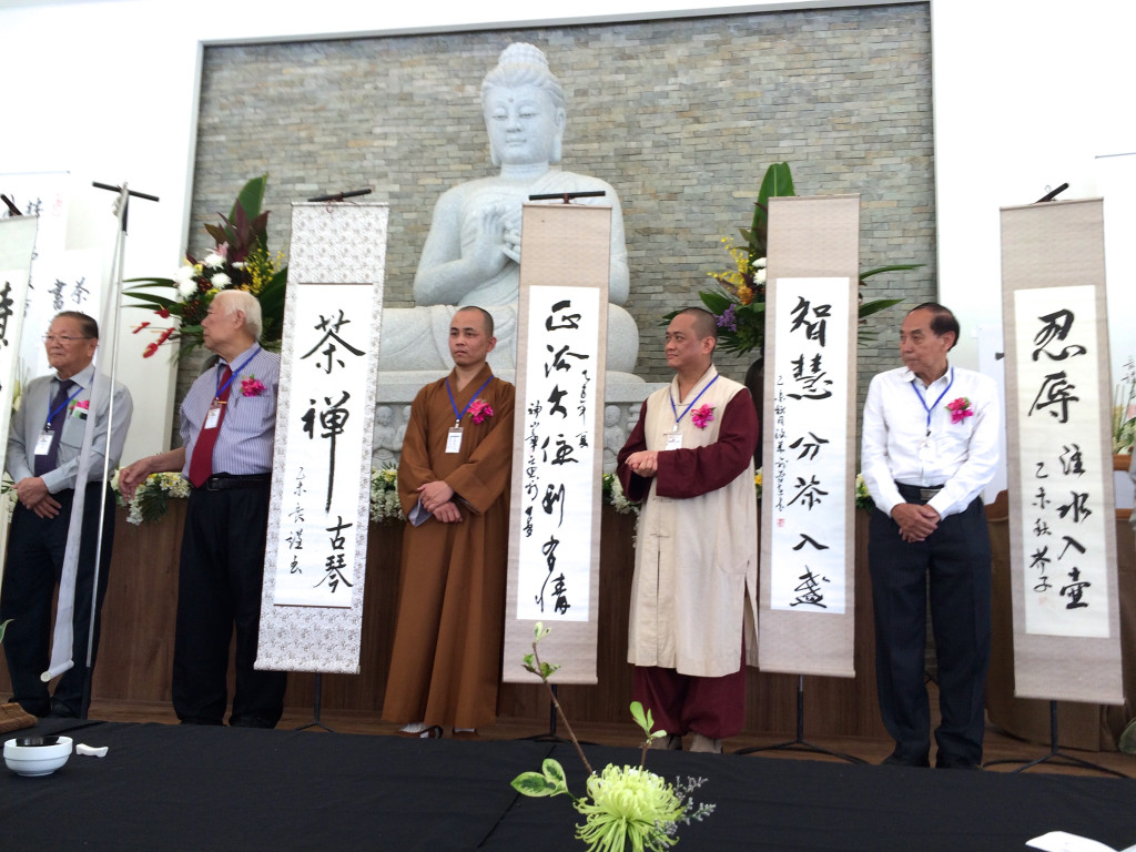 20150905 諸位法師及來自汶萊、林夢、亞庇等區書藝界人士現場揮毫，及展示作品。