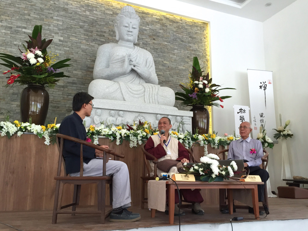 是日下午2pm-3.30pm是書法專題講座。與談人為開印阿闍梨及彭亨佛教會何振森會長，主持人為巴生敬學書院王德龍博士。