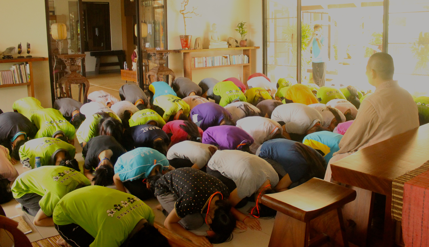 向知客法師消假