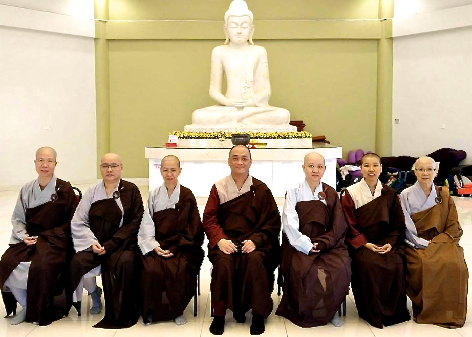 八月底在《吉祥經》研習營將在新加坡大悲佛教中心舉辦，永佳比丘尼等人前來觀摩。