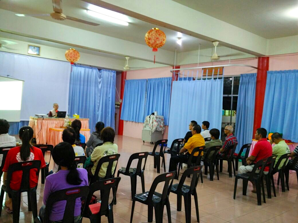 在連續下了傾盆大雨的情況下，仍然有佛友上山來佛教會聞法，sadhu！