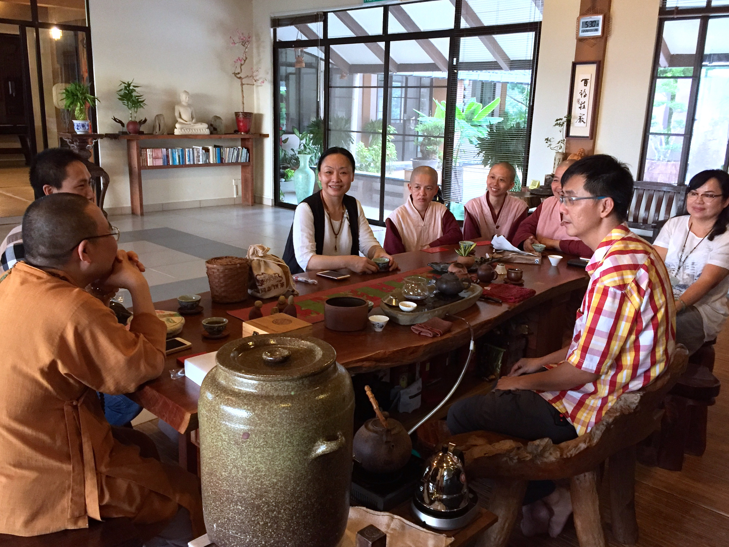 20170220寂首負責泡茶接待長老等眾。
