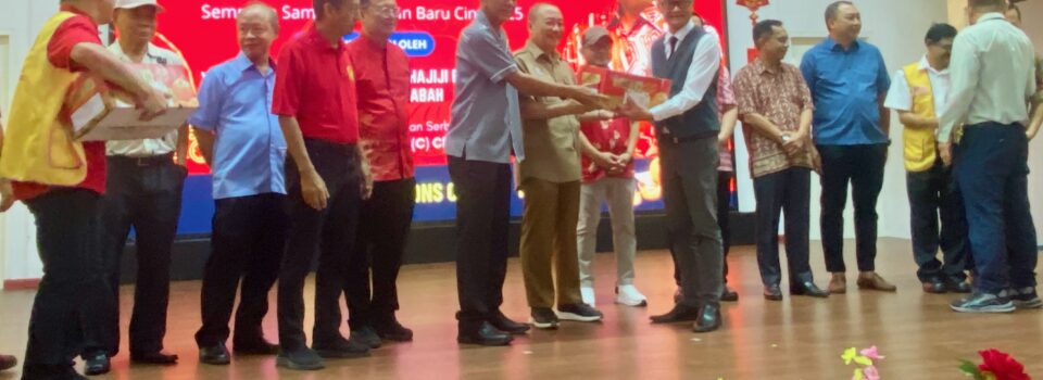 獲沙巴首席部長贈派柑