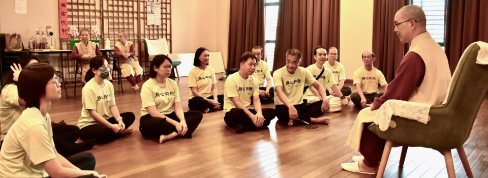 執行委員及組長們領取證書