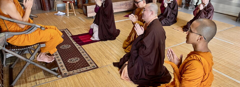 Jaokhun Chaiwat及 Khuba James比丘等人下山了