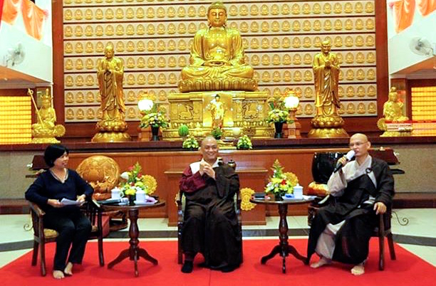 20150907「佛法的特色與實踐」座談會由侯博士(淨宜)居士主持,開印阿闍梨及如智長老與談。